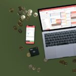 AIツールの料金プランを比較検討する様子