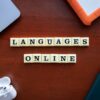 親子でオンライン英会話alevaのレッスンを受けている様子