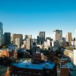 高層ビルが立ち並ぶ都市の風景