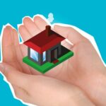 両手で包み込むように持つ家のイラスト