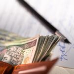 iDeCoの掛金上限をイメージさせる電卓と貯金のイメージ