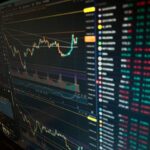 信用取引と現物取引の違いをイメージさせる株価チャートのイメージ